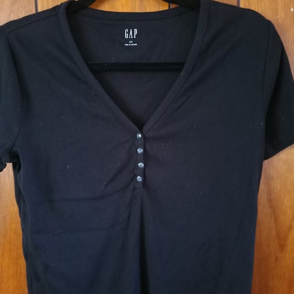 Gap Black Women's V-Neck Button Top - Short Sleeve - Size S Chic Elegance - Picture 2 of 6